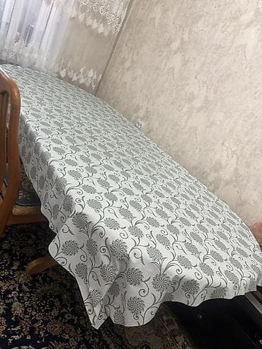 Стол из натурального ореха:овальный стол на резных опорах + комплект at lalafo.kg Стол из натурального ореха:овальный стол на резных опорах + комплект