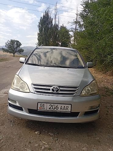 Toyota Avensis Verso: 2004 г., 2 л, Механика, Дизель, Минивэн at lalafo.kg Toyota Avensis Verso: 2004 г., 2 л, Механика, Дизель, Минивэн
