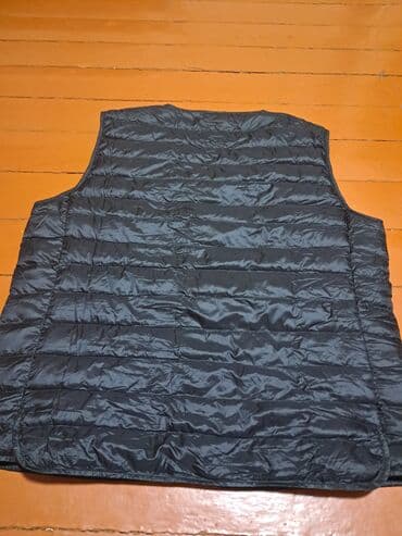 продаю в связи с переездом: Продаю жилет Uniqlo Ultra Light Down - Цвет: черный - Размер: XL - — 2