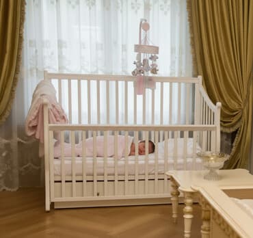 Детская кроватка с маятниковым механизмом - Классическая модель в
