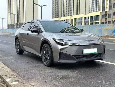 Toyota: Toyota bZ3: 2023 г., Электромобиль, Лифтбек — 3