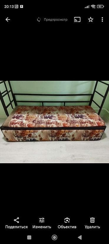 Детская мебель: Двухъярусная кровать. Раздвигается. Нету матраса наверху. Всё целое — 1