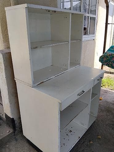 Кухонный буфет советского типа, двухъярусный, белого цвета. - at lalafo.kg Кухонный буфет советского типа, двухъярусный, белого цвета. -