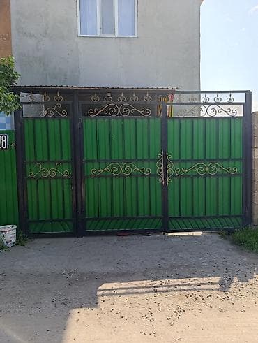 откатные вороты: Кованые распашные ворота из металла с декоративными элементами. - — 1