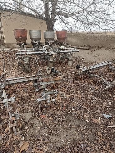 Тракторы ЛТЗ: Трактор с прицепом и навесным оборудованием Комплектация: - Колёсный — 3