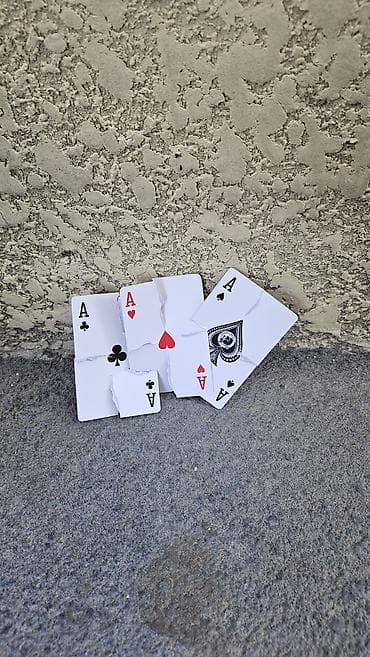 third edition solution: Продаю тузы минусы:порванный туз — 1