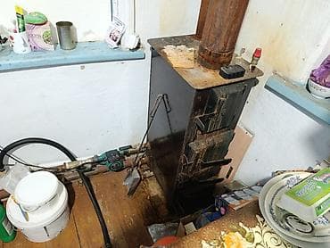 жилой дом с земельным участком: Двух комнатный дом ( нужен ремонт ) с участком почти 6 соток, по факту — 5