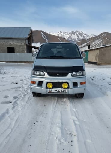 Mitsubishi Delica: 2003 г., 3 л, Бензиновая, Минивэн at lalafo.kg Mitsubishi Delica: 2003 г., 3 л, Бензиновая, Минивэн