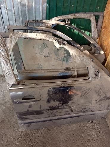 купить двери: Двери передние и задние привозные на 210кузов из Европы — 1