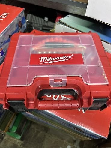 bugatti chiron: Аккумуляторная дрель‑шуруповерт Milwaukee в комплекте с кейсом — 2