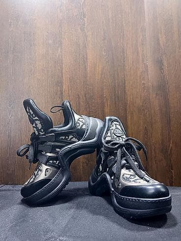 кет: Кроссовкалар, 36, Dior, Жаңы, түсү - Кара, Өзү алып кетүү — 1