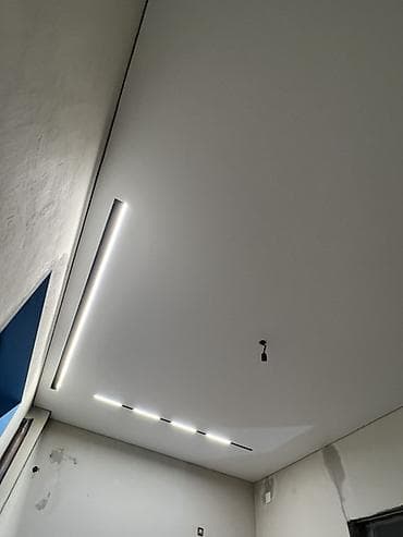 трек потолок: Натяжные потолки с интегрированным трековым освещением - Бесшовные — 3