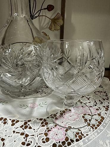 Хрустальный штоф с двумя фужерами. Состояние идеальное! 
Качество СССР — 8