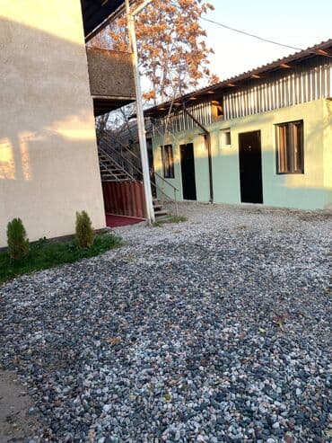 срочно продаётся 1 комнатная квартира в районе шлагбаум по улице кенсуйская 17: 1 комната, Душевая кабина, Постельное белье, Кондиционер — 3