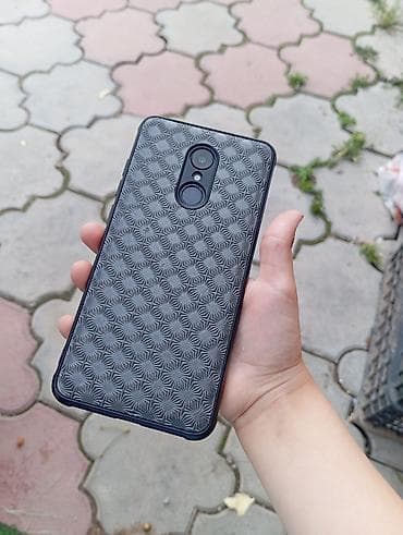 Черный защитный чехол для смартфона с текстурированным рисунком — 1