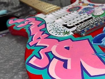 Гитары: Электрогитара Squier by Fender в стиле Stratocaster(реплика) с ярким — 6