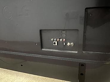 smart box: Телевизор LG, диагональ около 40–43". Узкие рамки, ножки-подставки по — 2