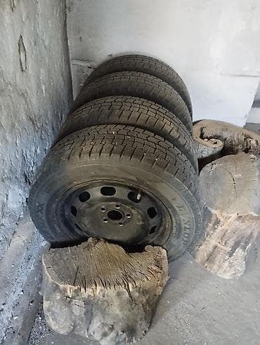 Комплект зимних колёс на штампованных дисках. - Шины: Dunlop
