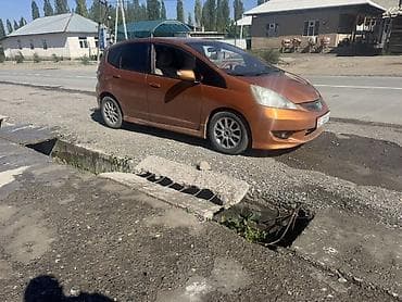 авто сатылат: Honda Fit: 2008 г., 1.5 л, Автомат, Бензин, Хетчбек — 2