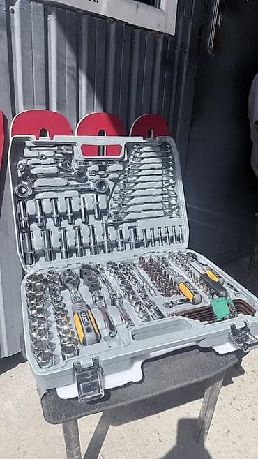 чемодан инструмент: Набор ручного инструмента в пластиковом кейсе Состав и оснащение: - — 4