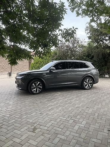 byd e9: Lixiang L7: 2023 г., Гибрид, Кроссовер — 5