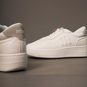 Босоножки, сандалии, шлепанцы: Женские кеды/кроссовки белые mustang - Универсальный однотонный белый — 3