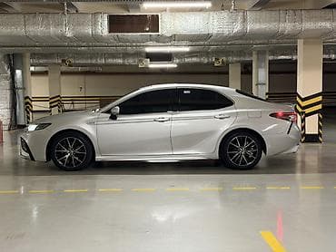e2 byd: Toyota Camry: 2021 г., 2.5 л, Вариатор, Гибрид, Седан — 3