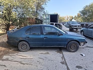 Трубки, патрубки, шланги: Крышка багажника Nissan, 1993 г., Б/у, Оригинал — 1