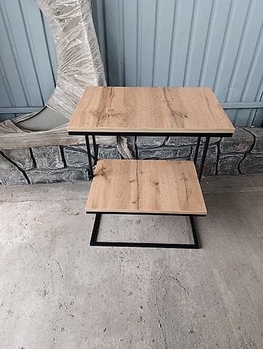 столик под телевизор стеклянный: Журнальный/приставной столик в стиле лофт с полкой — 1