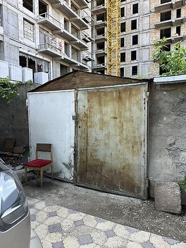 Паркинги: 15 м², Металлический — 1