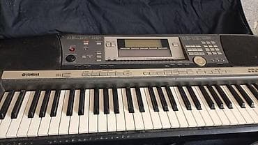 Синтезатор/аранжировщик Yamaha PSR-740 (серия PSR, модель видна на