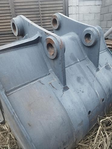 Ковш для экскаватора гусеничного. Размер проушина 80 можно расточить