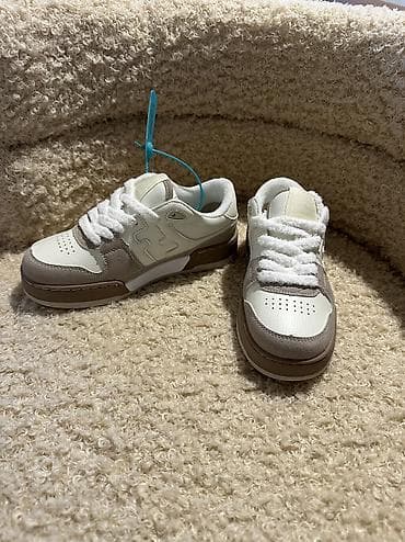 off white: Продаю кроссовки Fendi. Абсолютно новые, 37 размер,маломерит на 36 — 4