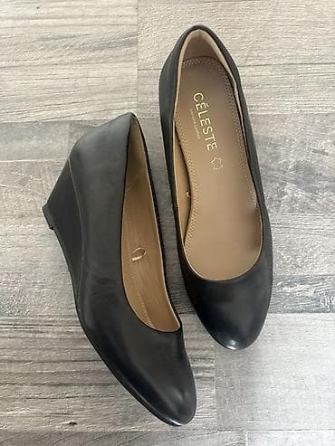 базовый: Туфли на скрытой танкетке CELESTE - Классические черные туфли-лодочки — 1