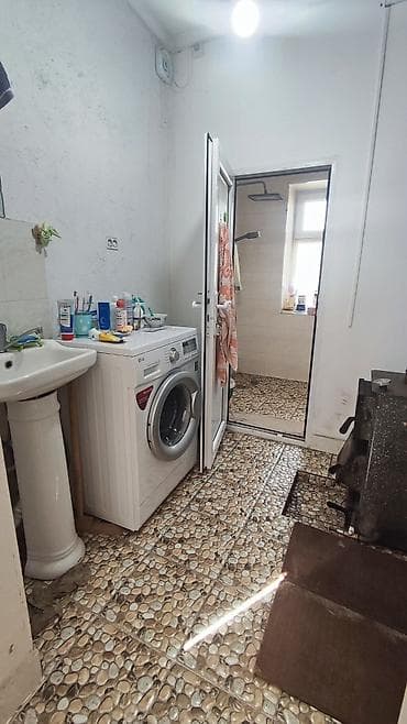 дом сатылат ош: Продаётся 3,5 СОТКИ, угловой дом в центре Каракол. Сугубо под бизнес — 4