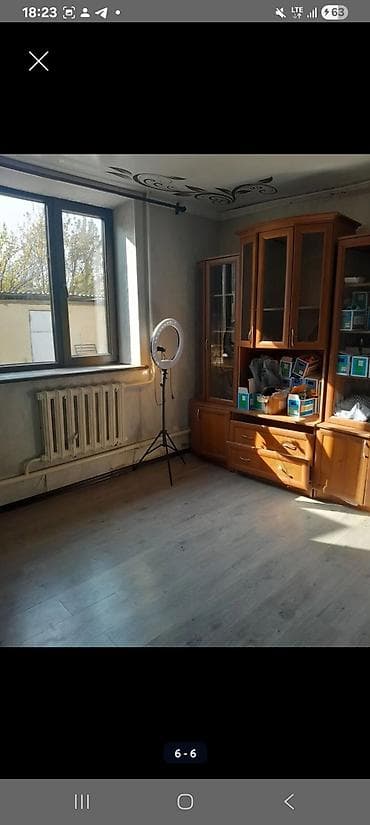 Продаётся дом с внутренней отделкой и коммуникациями.Большой огород