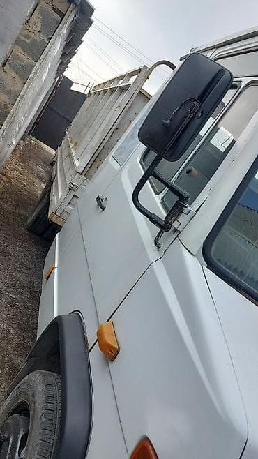 daf cf: Грузовой бортовой автомобиль Mercedes-Benz (серия T2/Transporter) — 2