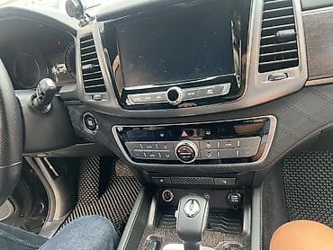 sprinter 4 4: Ssangyong Rexton: 2019 г., Внедорожник — 10