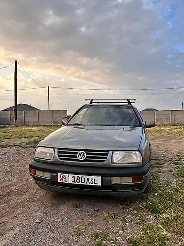 Volkswagen Jetta: 1992 г., 1.8 л, Механика, Бензин, Седан at lalafo.kg Volkswagen Jetta: 1992 г., 1.8 л, Механика, Бензин, Седан