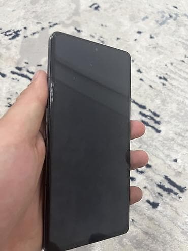 голы три: Poco F4 GT, цвет - Желтый — 2