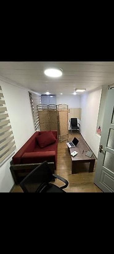 Кыймылсыз мүлк: Вефа тц Сдается офис Площадь: 30м2 С мебелью Первая линия Первый этаж — 2