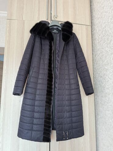 Куртка Размер: 46 Цена: 900 сом Наполнение: шерсть верблюда Мех на