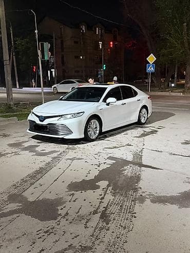 Toyota Camry: 2018 г., 2.5 л, Автомат, Гибрид, Седан