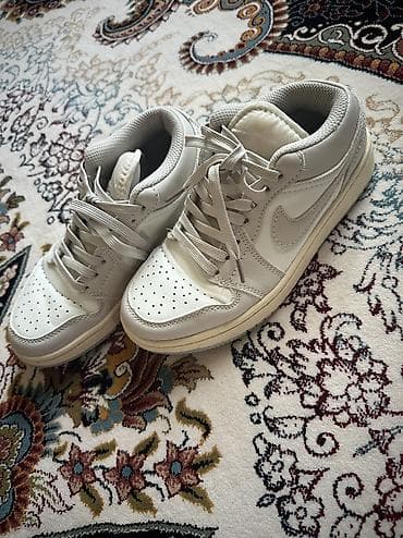 туфли прокат: Коллекция обуви разных моделей и размеров. - Кроссовки белые — 7