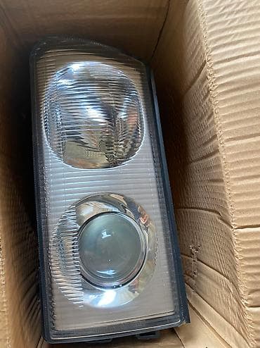 delica: Передняя правая фара Mitsubishi — 1