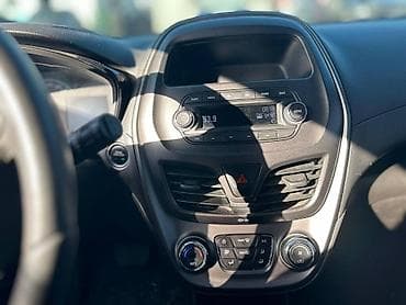 южный: Chevrolet Spark: 2019 г., 1 л, Автомат, Бензин, Хэтчбэк — 6