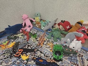 Большой набор детских игрушек Состав: - Мягкие игрушки: акулы