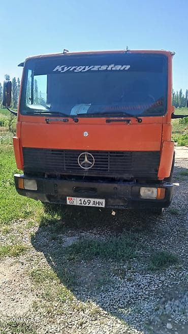 водонапорная башня: Автоцистерна для воды на базе грузовика Mercedes-Benz. - Шасси — 2
