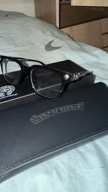 прокат национальных костюмов для детей: Очки в оправе Chrome Hearts. - Форма: прямоугольная/wayfarer. - — 2