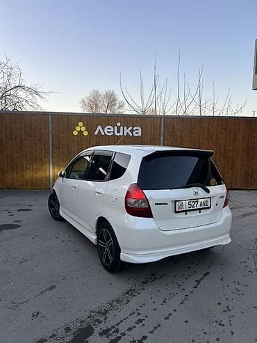 белый фит: Honda Fit: 2003 г., 1.5 л, Вариатор, Бензин, Хэтчбэк — 3